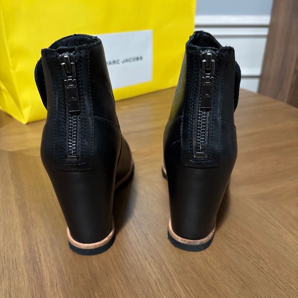 UGG Amal Boot Black Size 10 - Picture 4 of 8